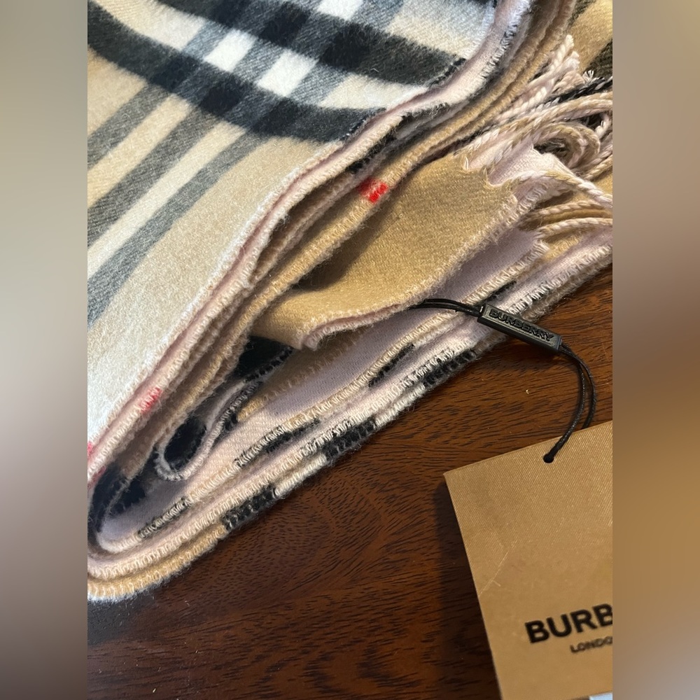 Burberry Reversible Check Cashmere Scarf - Picture 8 of 14